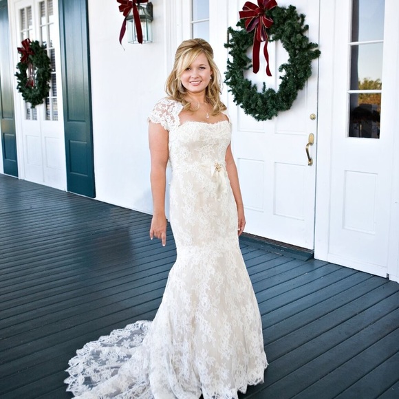 Monique Lhuillier Amelie Wedding Gown - Picture 2 of 8